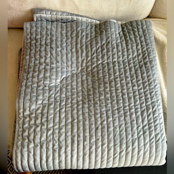 URBAN BARN KING SIZE VELVETY QUILT - Picture 2 of 7